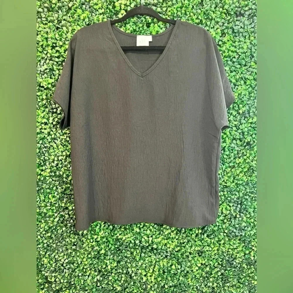Shop the Mint Boutique Black V-Neck - Small
